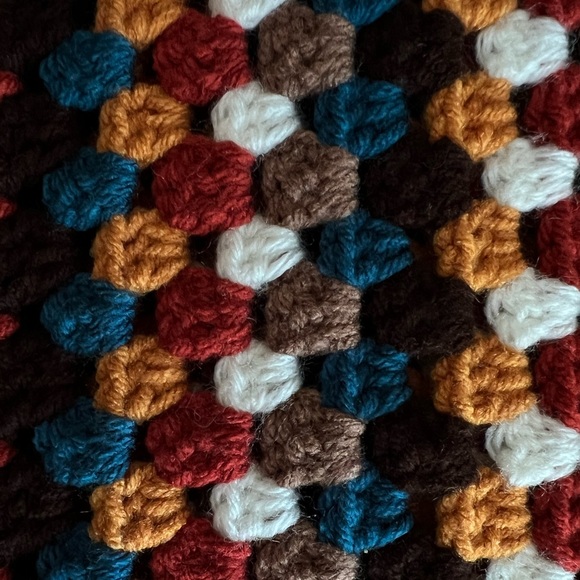 Hand Crocheted Blanket - Mid Century Modern - Picture 5 of 5